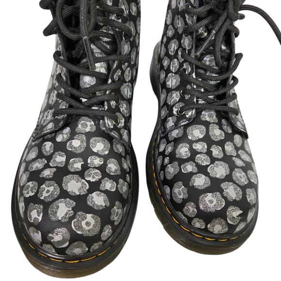 Dr Martens Leopard Hydro Combat Boot Black Skulls Metallic Leather Ankle Girls 4 - Picture 3 of 15